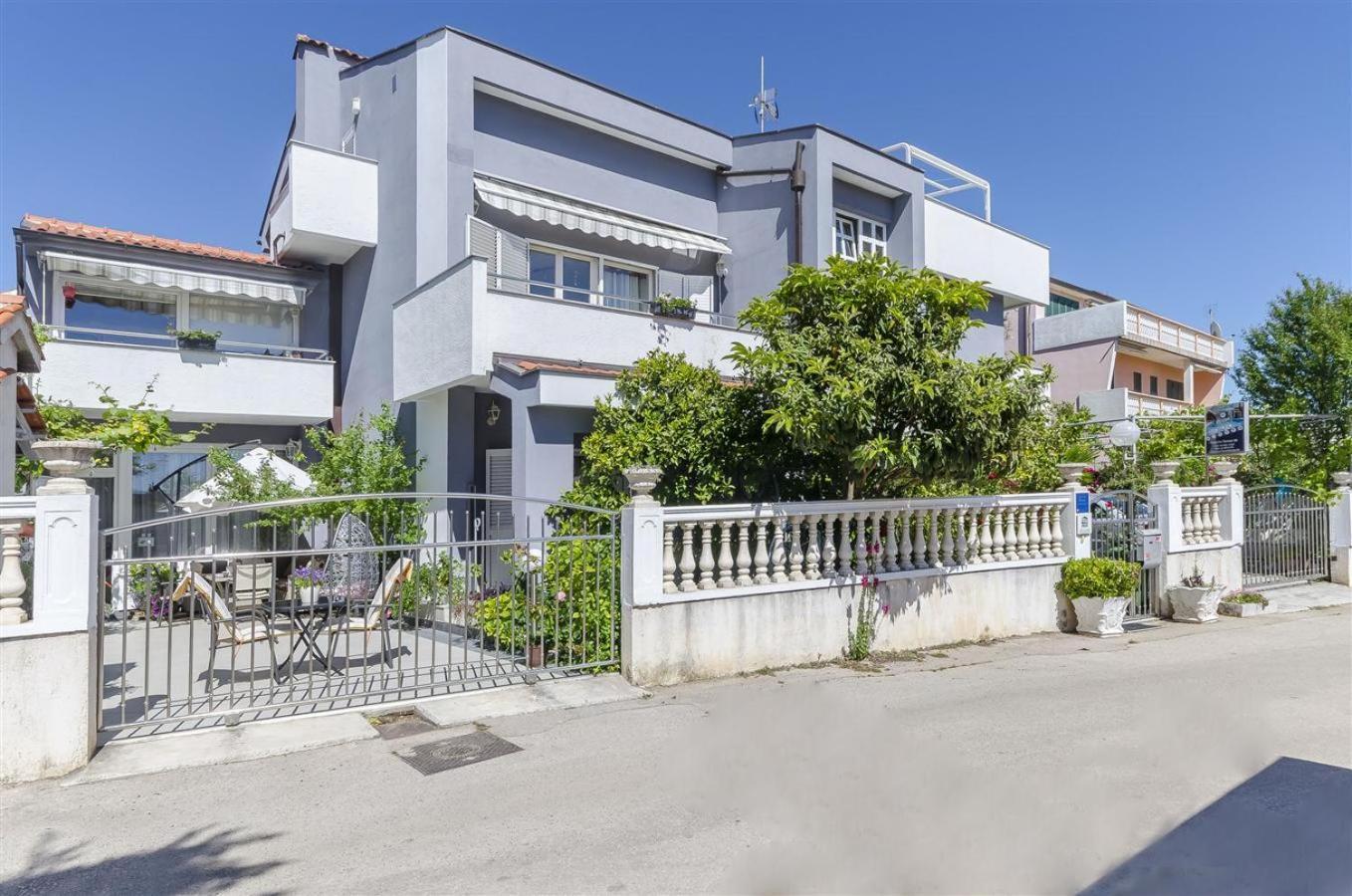 Apartments Keran - By Suites Living Водице Экстерьер фото